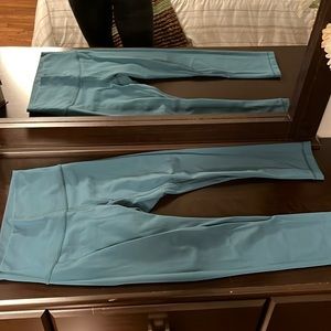 Green lululemon cropped leggings